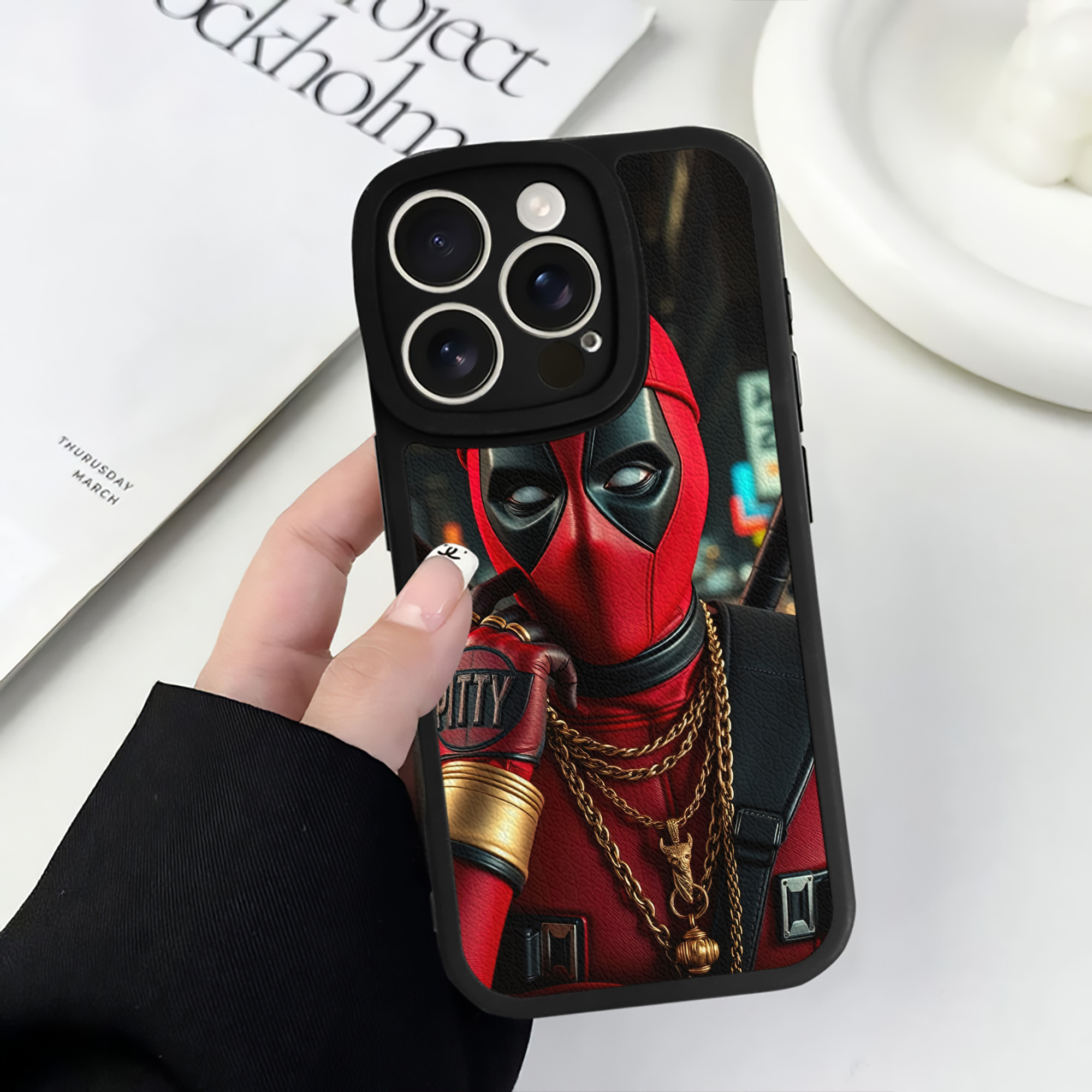 （画像用） Deadpool デッドプール 【iPhone 16シリーズ対応】シリコンスマホケース（レザー調） 材質：シリコン
